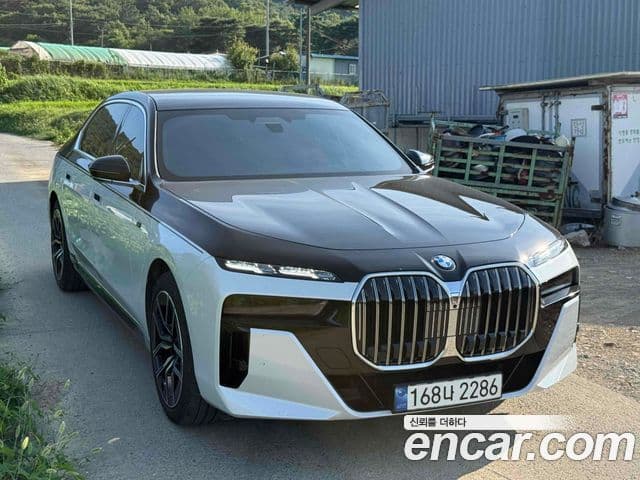 BMW 7 Series 2022 — Photo 1/20