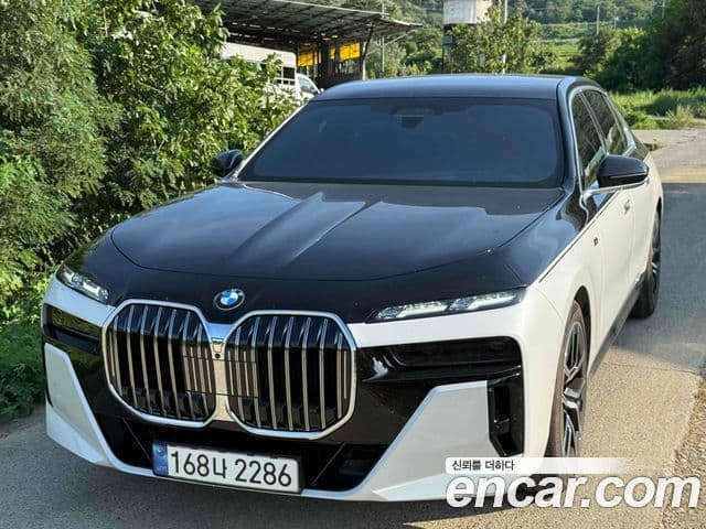 BMW 7 Series 2022 — Photo 18/20