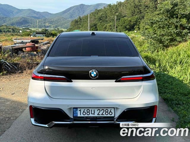 BMW 7 Series 2022 — Photo 17/20