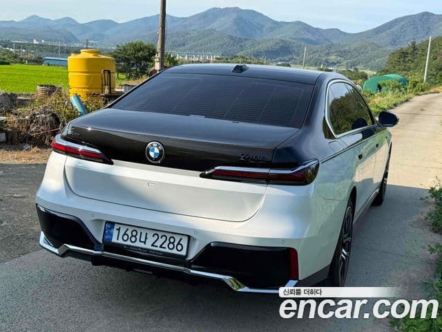 BMW 7 Series 2022 — Photo 15/20