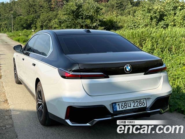 BMW 7 Series 2022 — Photo 7/20
