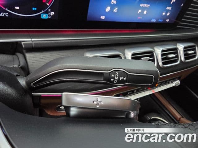 Mercedes-Benz GLE-Class 2025 — Photo 13/20