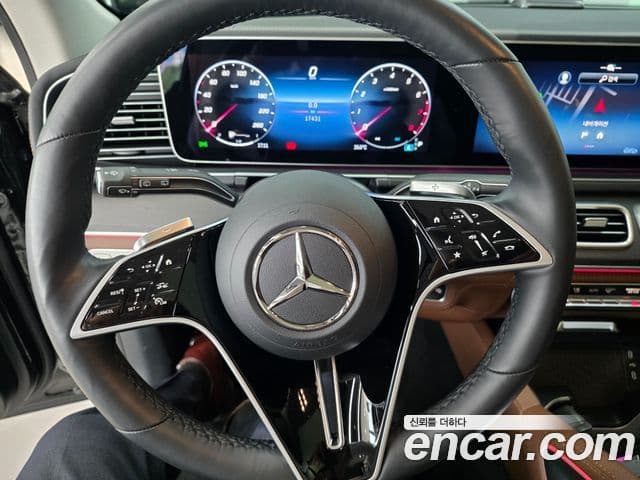 Mercedes-Benz GLE-Class 2025 — Photo 15/20