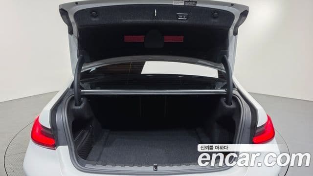BMW 3 Series 2025 — Photo 8/20