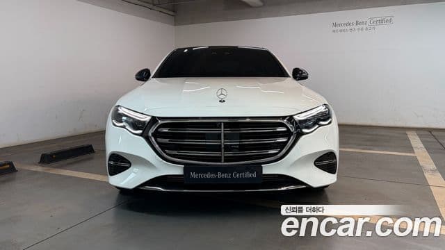 Mercedes-Benz E-Class 2024 — Photo 9/20