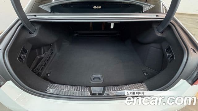 Mercedes-Benz E-Class 2024 — Photo 16/20