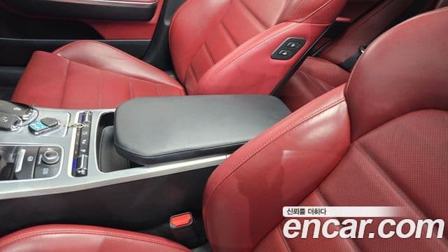 Kia Stinger 2019 — ფოტო 32/36