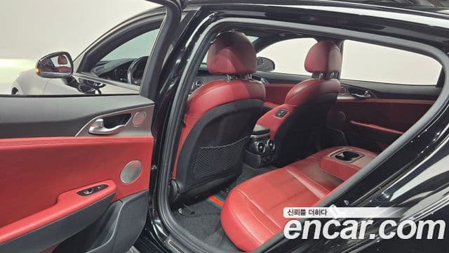 Kia Stinger 2019 — ფოტო 27/36