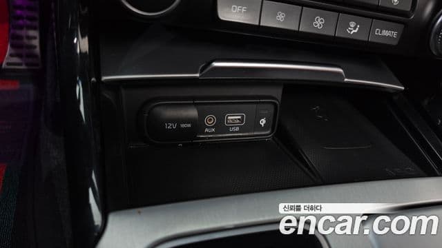 Kia Stinger 2019 — ფოტო 17/36