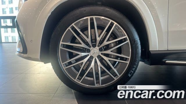 Mercedes-Benz GLE-Class 2025 — Photo 2/20