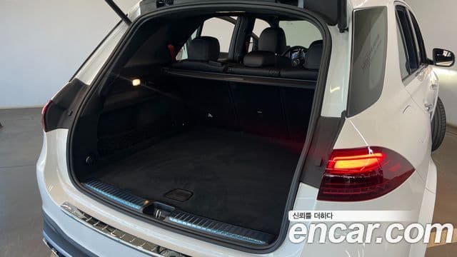 Mercedes-Benz GLE-Class 2025 — Photo 10/20