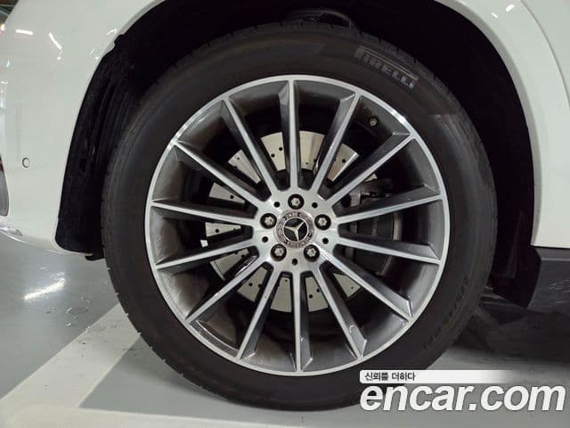Mercedes-Benz GLE-Class 2025 — Photo 1/17