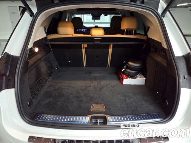 Mercedes-Benz GLE-Class 2025 — Photo 10/17