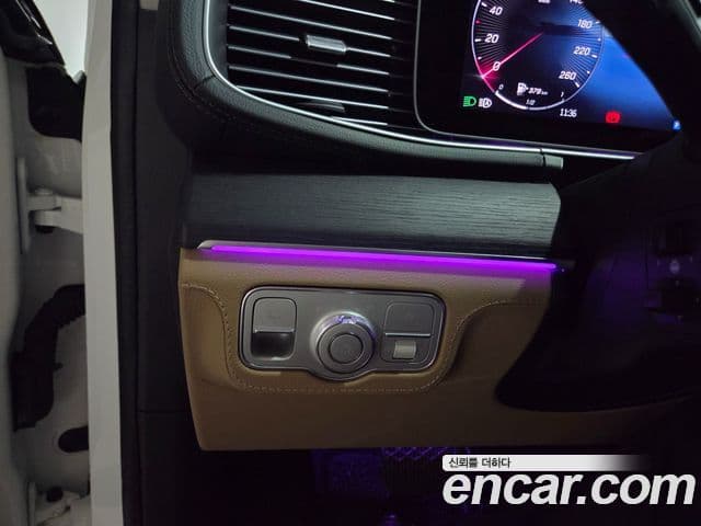 Mercedes-Benz GLE-Class 2025 — Photo 11/17