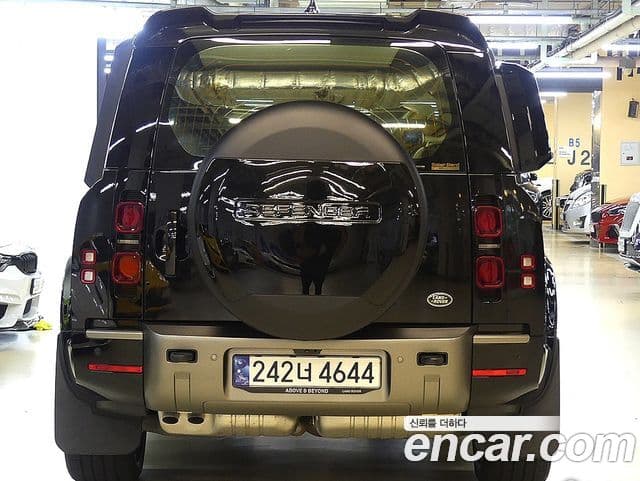 Land Rover Defender 2023 — ფოტო 9/20