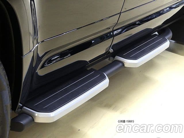 Land Rover Defender 2023 — ფოტო 8/20