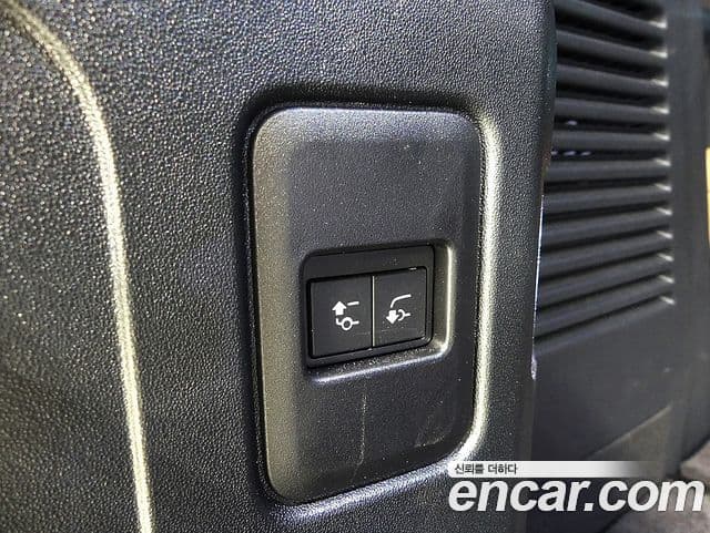 Land Rover Defender 2023 — ფოტო 5/20