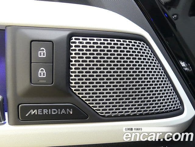 Land Rover Defender 2023 — ფოტო 13/20