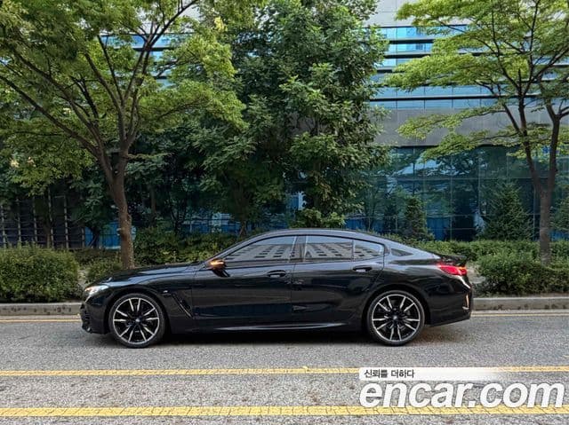 BMW 8 Series 2026 — Photo 9/12