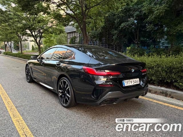 BMW 8 Series 2026 — Photo 1/12
