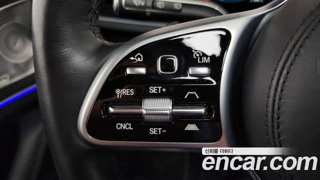 Mercedes-Benz GLS-Class 2022 — Photo 32/38