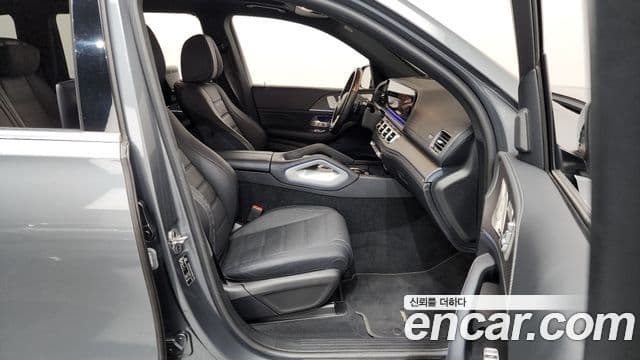Mercedes-Benz GLS-Class 2022 — Photo 7/38