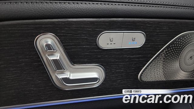 Mercedes-Benz GLS-Class 2022 — Photo 33/38