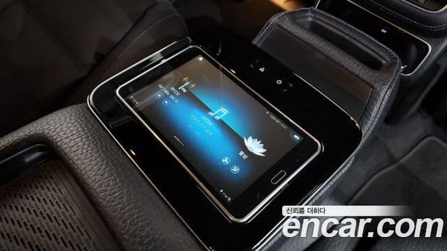 Mercedes-Benz GLS-Class 2022 — Photo 18/38