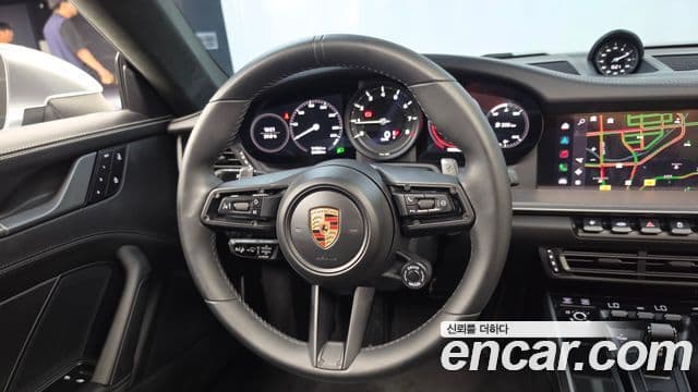 Porsche 911 2023 — Photo 28/31