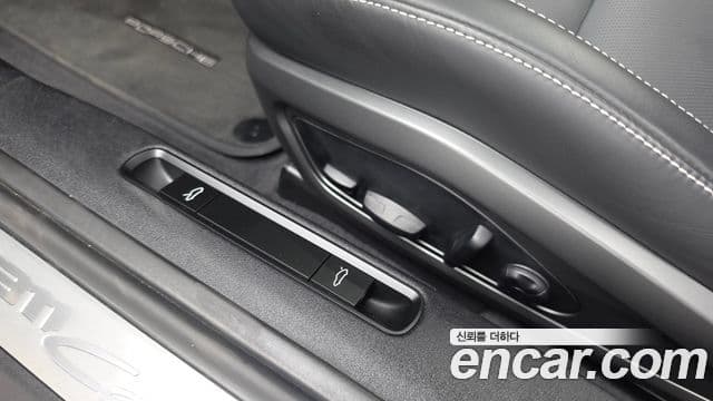 Porsche 911 2023 — Photo 21/31