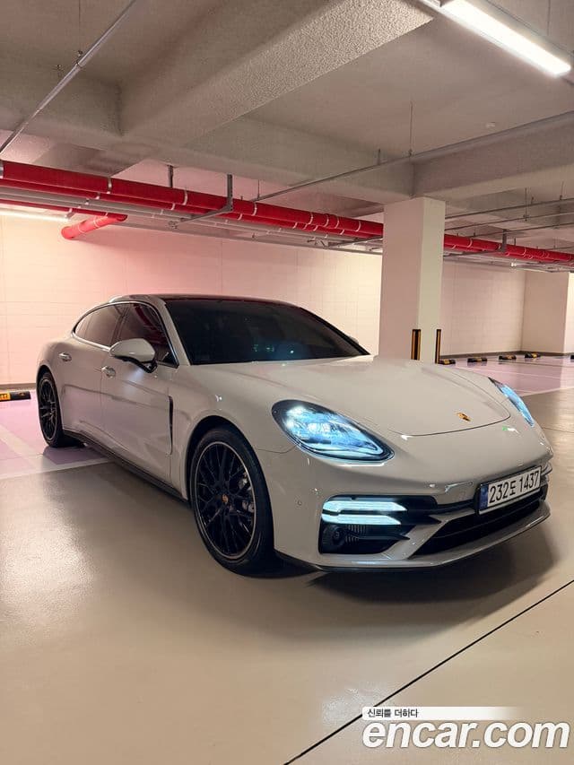 Porsche Panamera 2023 — Photo 1/12