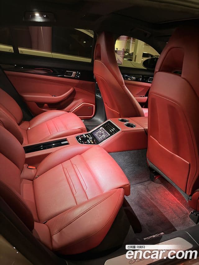 Porsche Panamera 2023 — Photo 8/12
