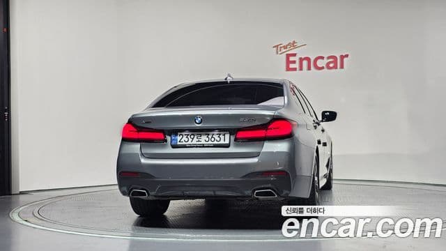 BMW 5 Series 2023 — Photo 27/35