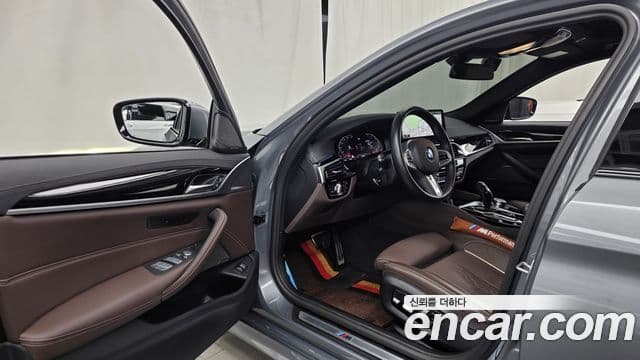 BMW 5 Series 2023 — Photo 15/35