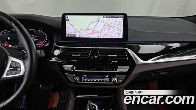 BMW 5 Series 2023 — Photo 16/35