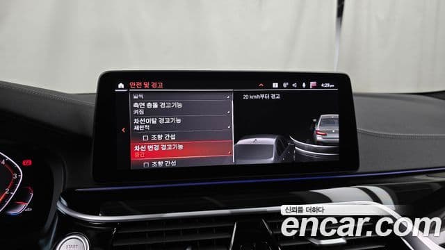 BMW 5 Series 2023 — Photo 17/35