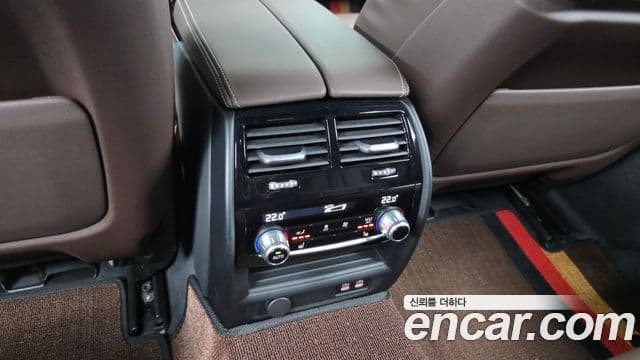 BMW 5 Series 2023 — Photo 21/35