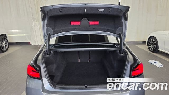 BMW 5 Series 2023 — Photo 11/35