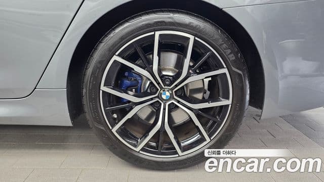 BMW 5 Series 2023 — Photo 28/35