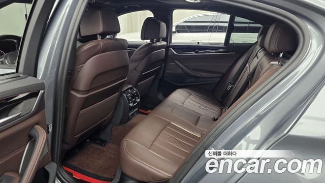 BMW 5 Series 2023 — Photo 33/35