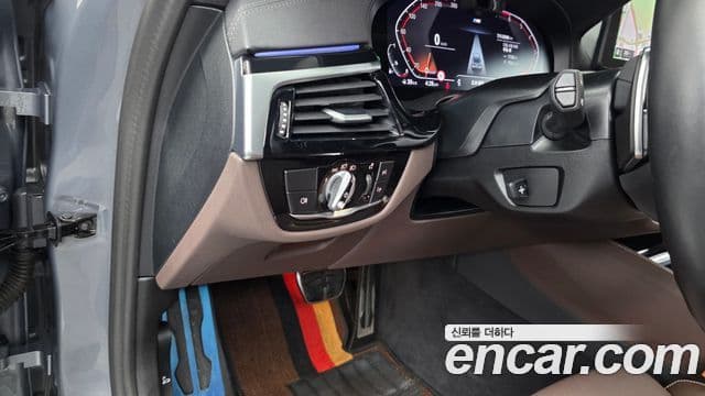 BMW 5 Series 2023 — Photo 26/35