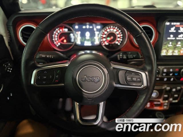 Jeep Wrangler 2021 — ფოტო 19/20