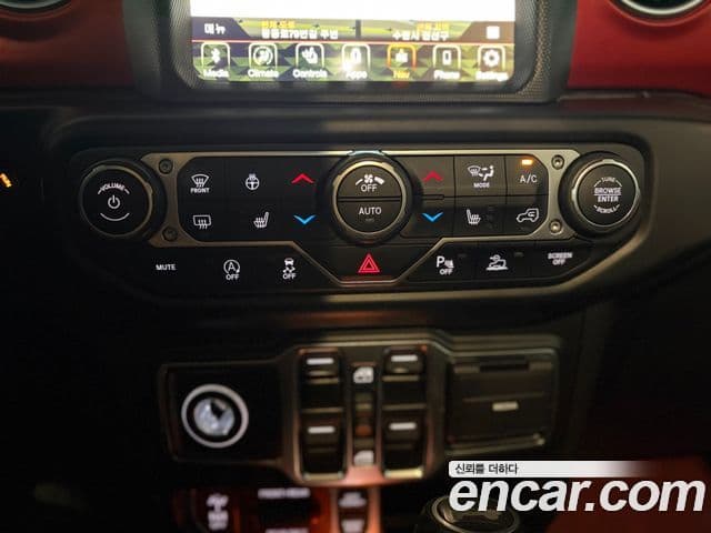 Jeep Wrangler 2021 — ფოტო 6/20