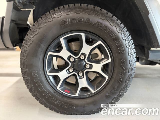 Jeep Wrangler 2021 — ფოტო 20/20