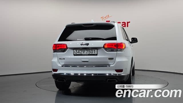 Jeep Grand Cherokee 2019 — Şəkil 26/37