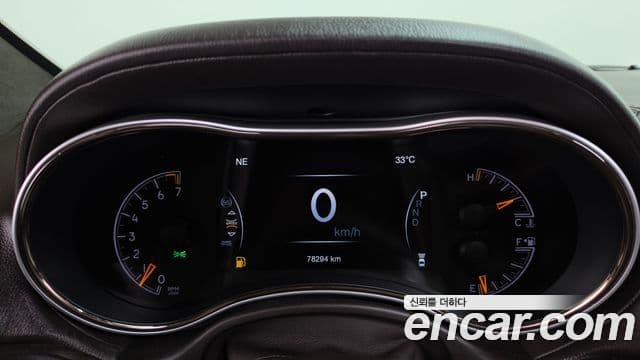 Jeep Grand Cherokee 2019 — Şəkil 33/37