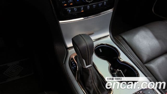 Jeep Grand Cherokee 2019 — Şəkil 36/37