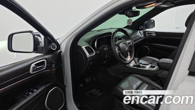 Jeep Grand Cherokee 2019 — Şəkil 34/37