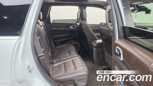 Jeep Grand Cherokee 2019 — Şəkil 21/37