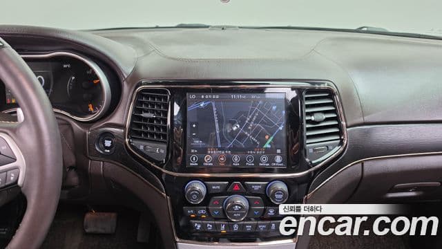 Jeep Grand Cherokee 2019 — Şəkil 35/37